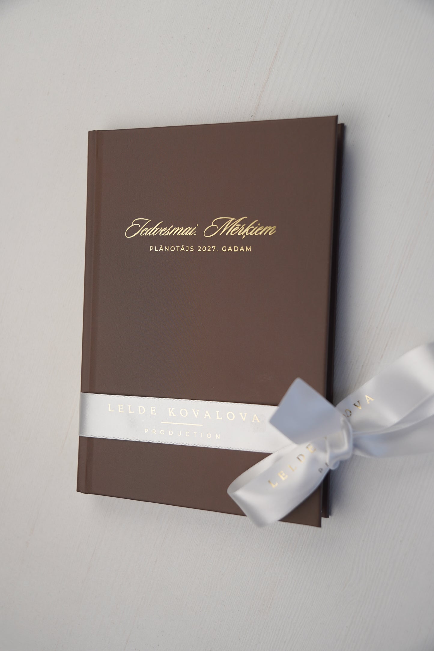JAUNUMS. MOKAS BRŪNĀ. Zīmola Dream Light Planner 2027 – elegants nedēļas plānotājs