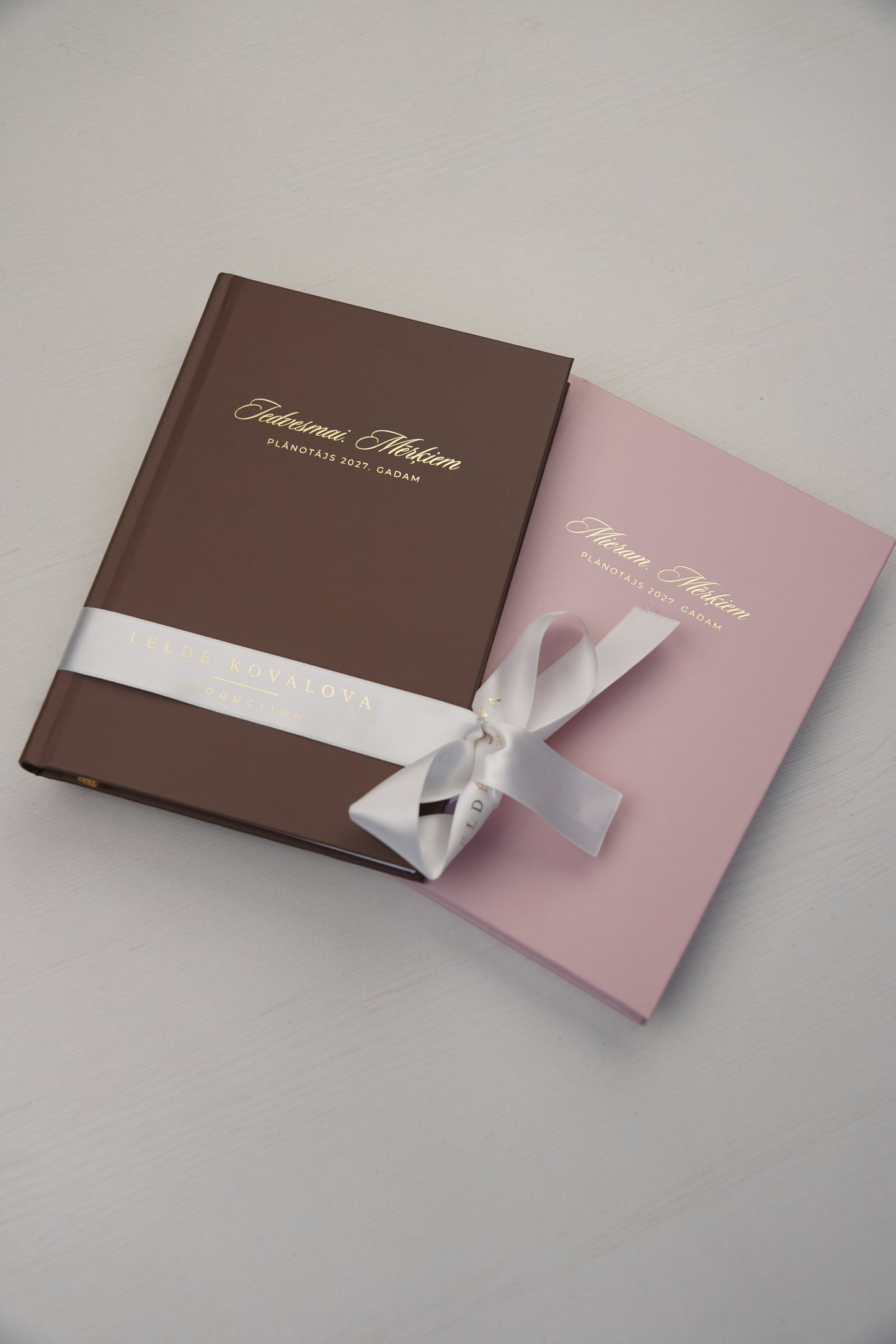 JAUNUMS. MOKAS BRŪNĀ. Zīmola Dream Light Planner 2027 – elegants nedēļas plānotājs