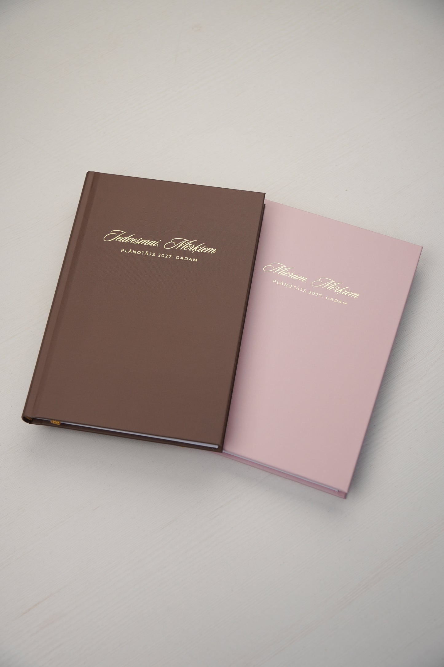 JAUNUMS. MOKAS BRŪNĀ. Zīmola Dream Light Planner 2027 – elegants nedēļas plānotājs