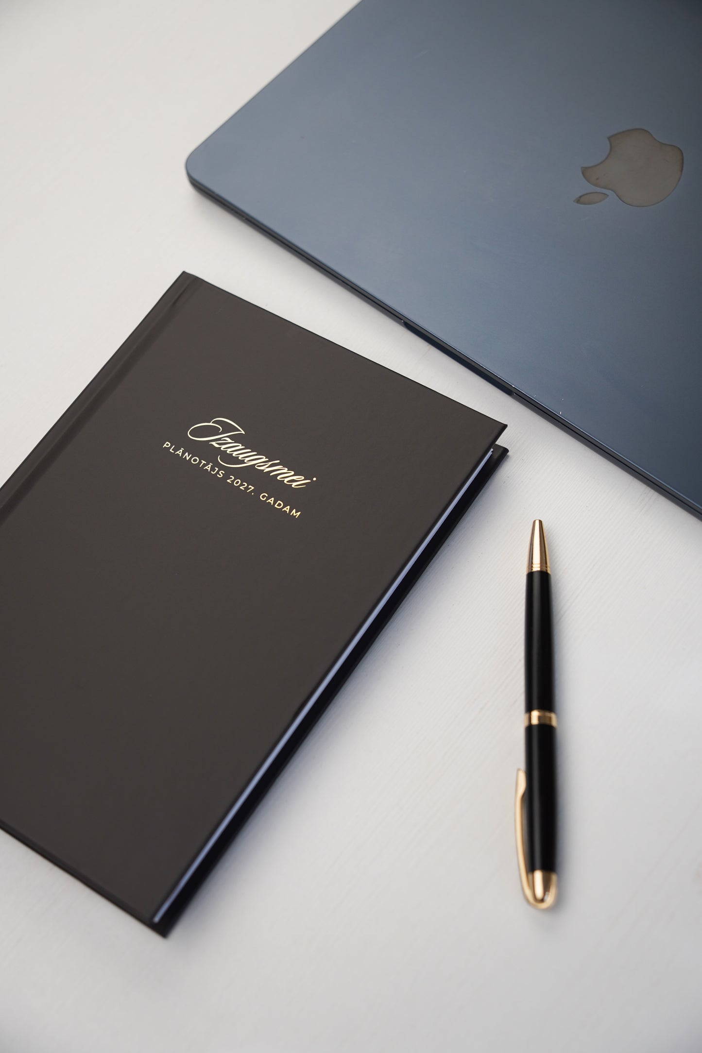 JAUNUMS. MELNS. Zīmola Dream Light Planner 2027 – elegants nedēļas plānotājs