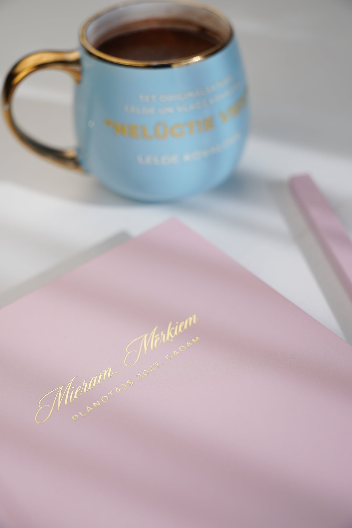 JAUNUMS. PŪDERROZĀ. Zīmola Dream Light Planner 2027 – elegants nedēļas plānotājs