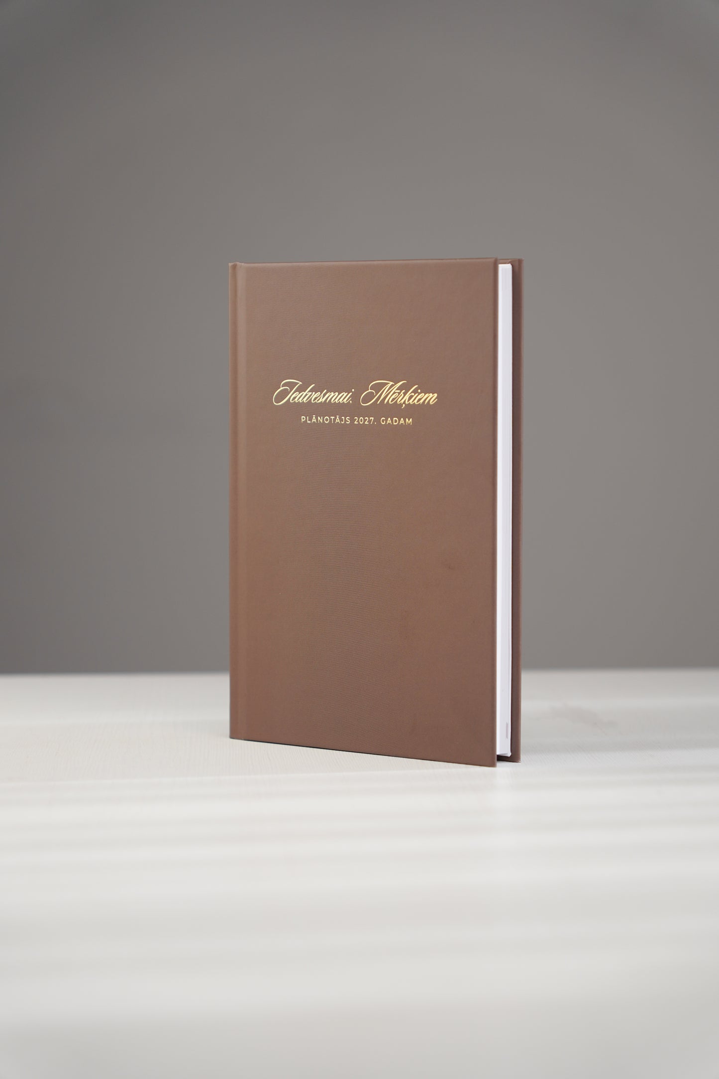 JAUNUMS. MOKAS BRŪNĀ. Zīmola Dream Light Planner 2027 – elegants nedēļas plānotājs