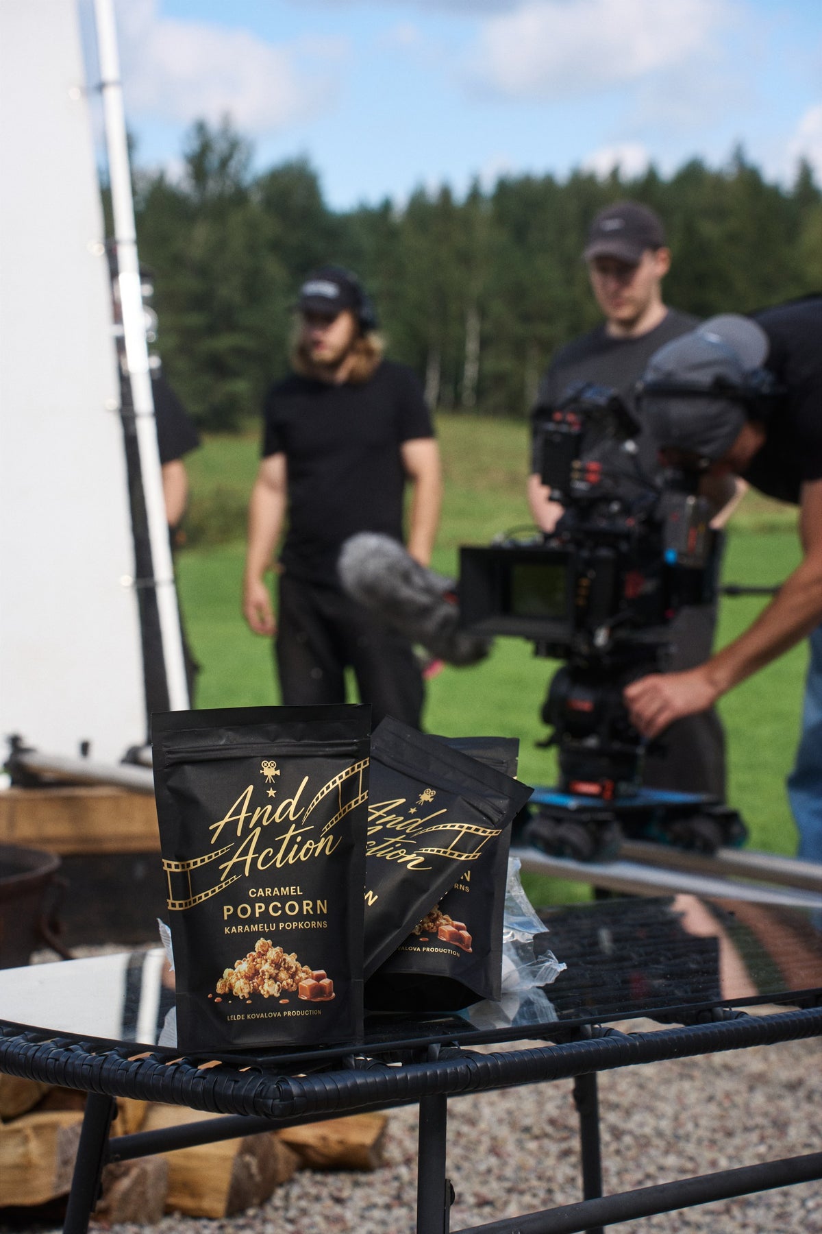 AND ACTION! zīmola karameļu popkorns