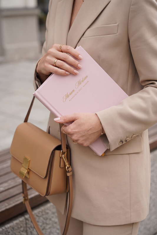 JAUNUMS. PŪDERROZĀ. Zīmola Dream Light Planner 2027 – elegants nedēļas plānotājs