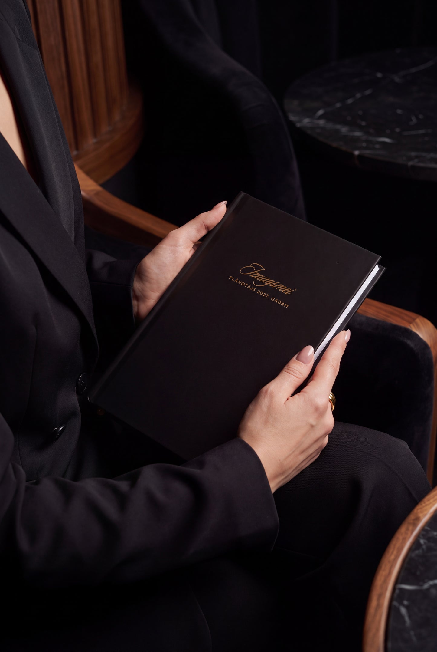 JAUNUMS. MELNS. Zīmola Dream Light Planner 2027 – elegants nedēļas plānotājs