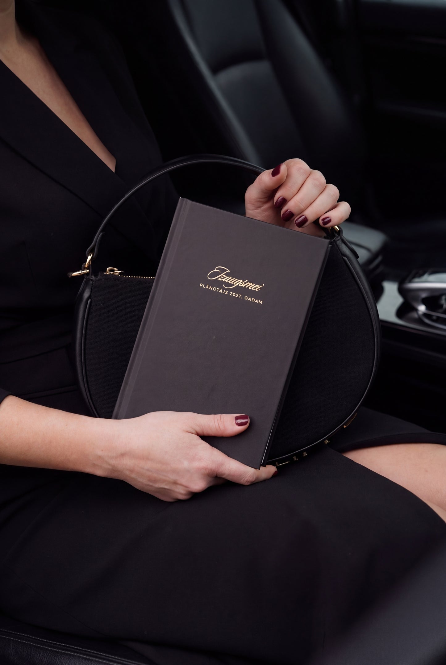 JAUNUMS. MELNS. Zīmola Dream Light Planner 2027 – elegants nedēļas plānotājs