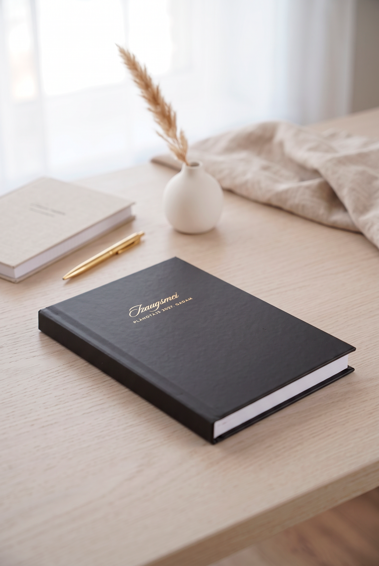 JAUNUMS. MELNS. Zīmola Dream Light Planner 2027 – elegants nedēļas plānotājs
